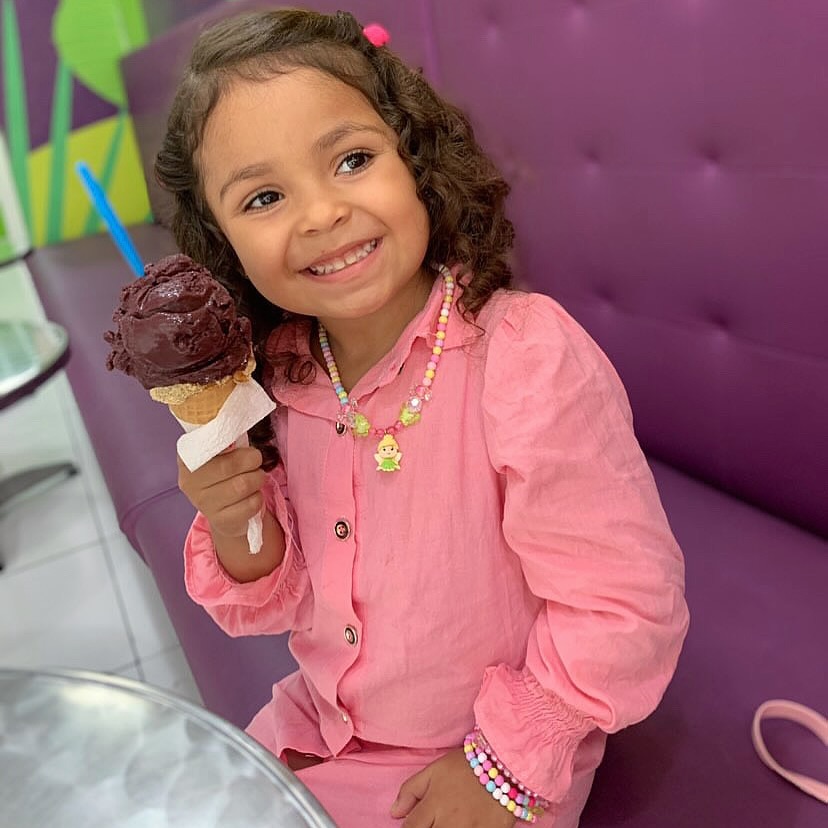 Criança com sorvete